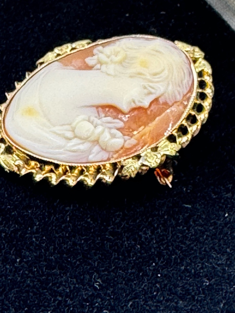 Vintage 14k Gold Shell Cameo Brooch - Picture 4 of 9